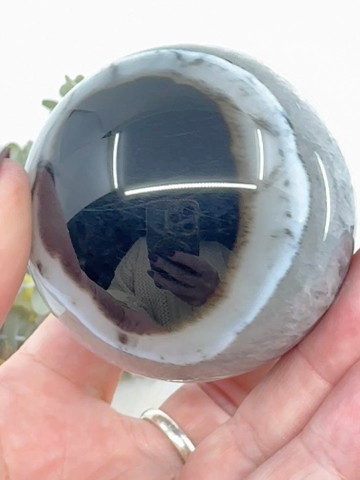 Banded Black Agate Sphere 350 g (6 cm) – Stone of Balance, Protection & Grounded Energy
