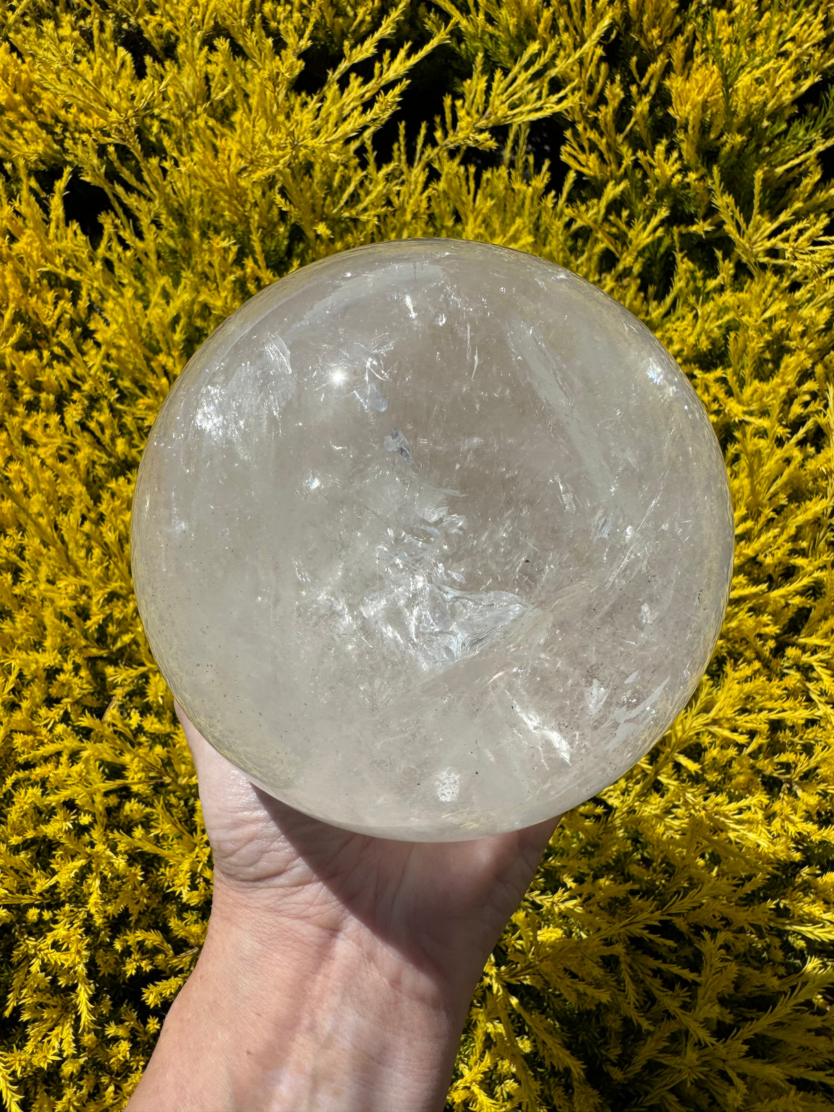 Clear Quartz Sphere from Madagascar - 3.074 Kilos - 13cm - “I have the power to manifest all my dreams and desires”.
