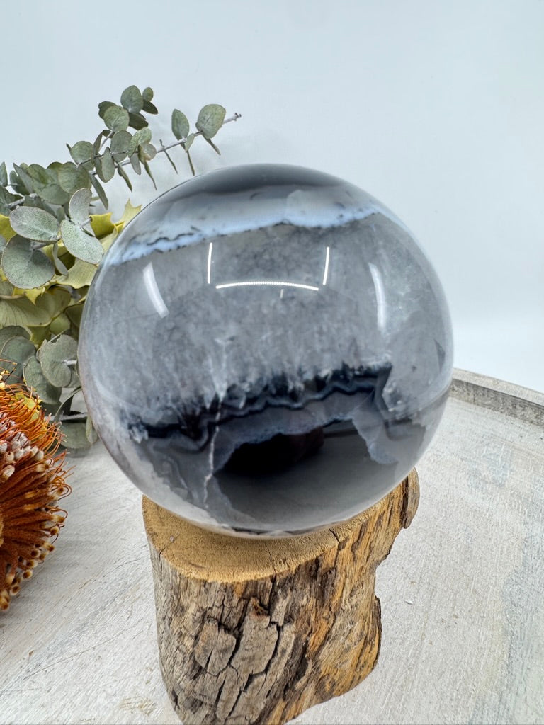 Banded Black Agate Sphere 350 g (6 cm) – Stone of Balance, Protection & Grounded Energy