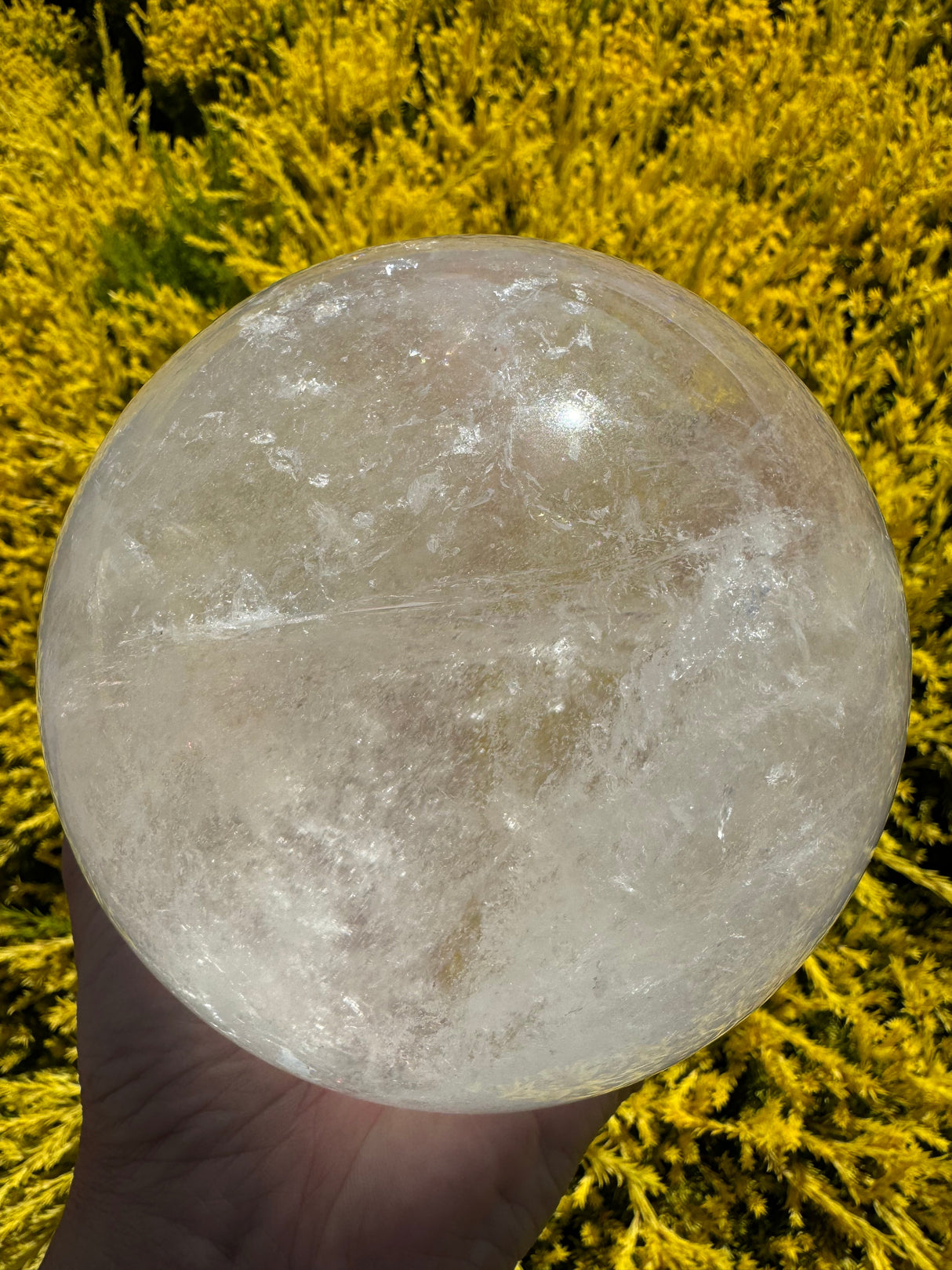 Clear Quartz Sphere from Madagascar - 2.943 Kilos - 13cm - “I have the power to manifest all my dreams and desires”.