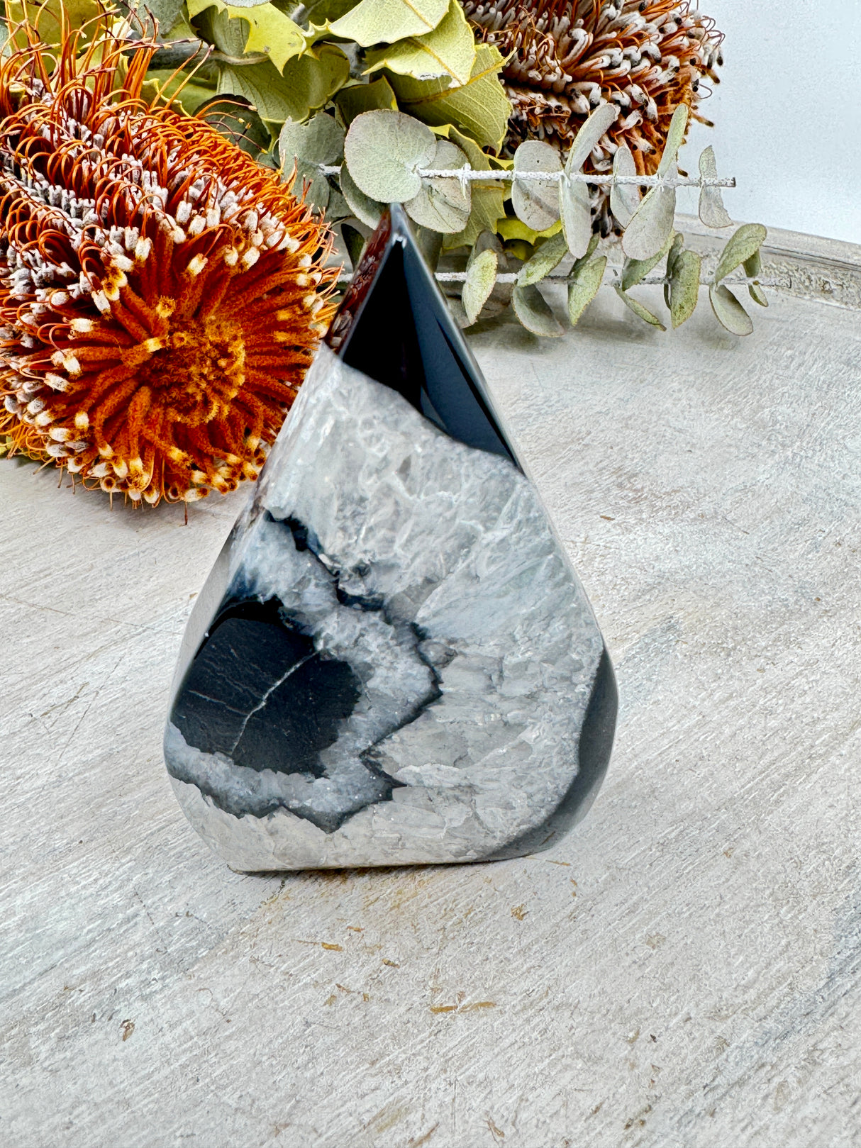 Black Banded Agate Flame 137g (8.5x5.5cm) – Stone of Grounding, Balance & Protection