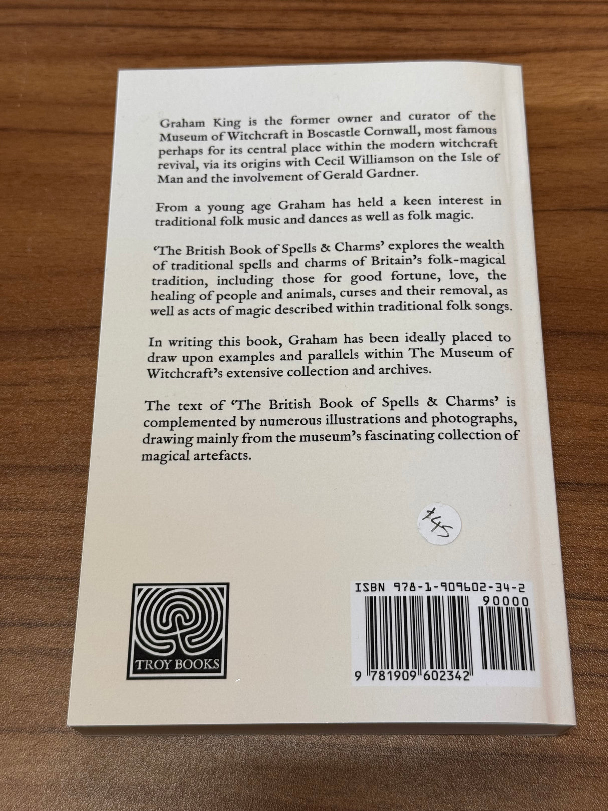 The British Book of Spells and Charms: A Compilation of Traditional Folk Magic - Graham King