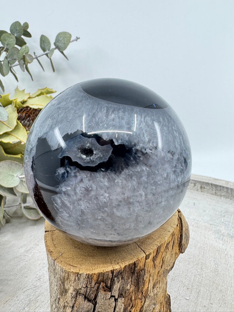 Banded Black Agate Sphere 270 g (5.5 cm) – Stone of Stability, Grounding & Emotional Balance