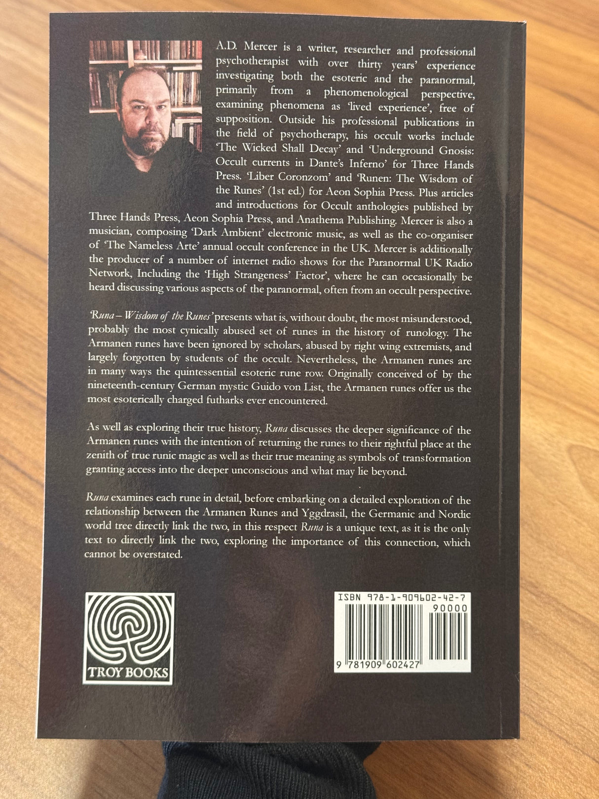 Runa: The Wisdom of the Runes - A.D. Mercer