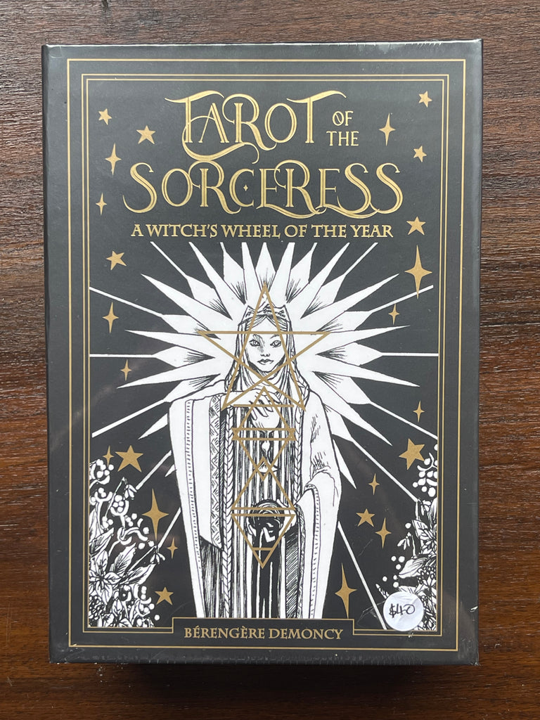Tarot of the Sorceress: A witch's wheel of the year