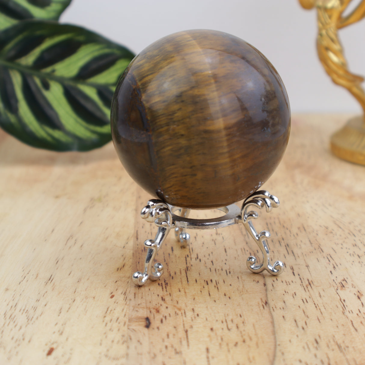 Tiger Eye sphere 349g with golden chatoyancy on decorative stand