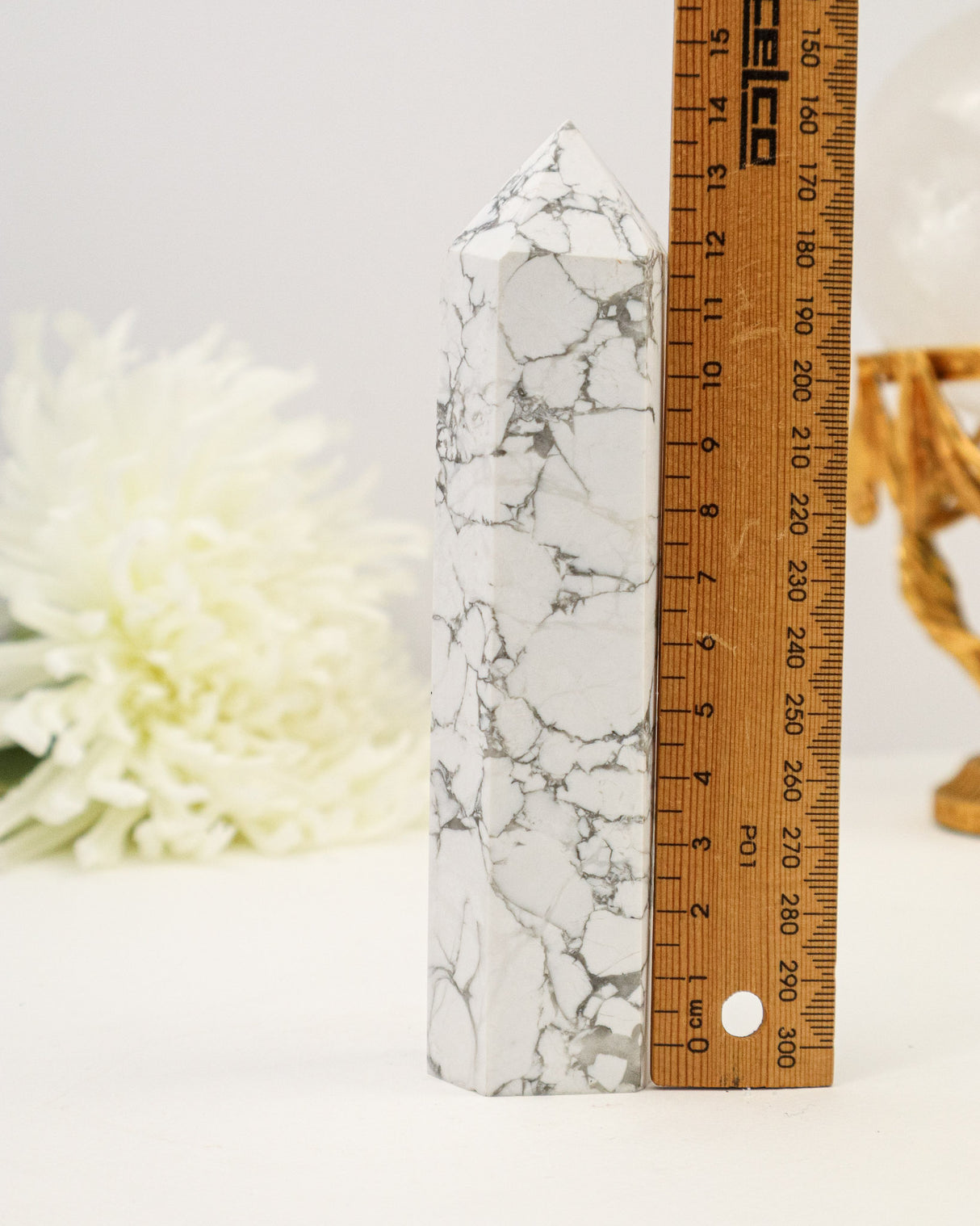 White Howlite Tower | 15cm | 370g | Calm & Peace