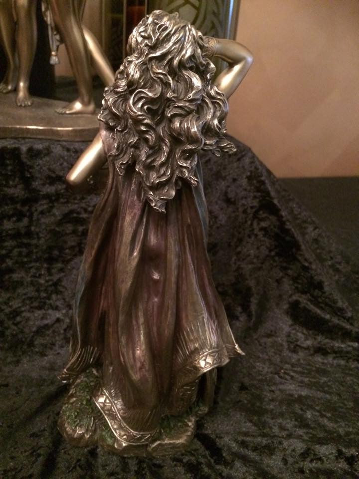 Freya – Norse Goddess of Love, Beauty & War Statue