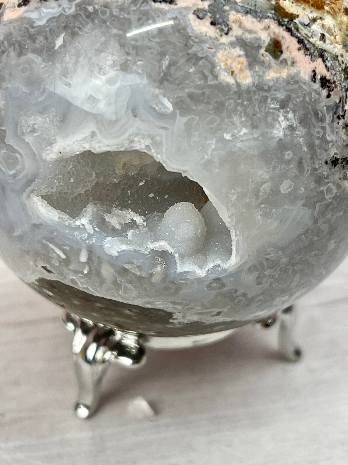 Druzy Agate Sphere 295g - Focus. Energetic Support.