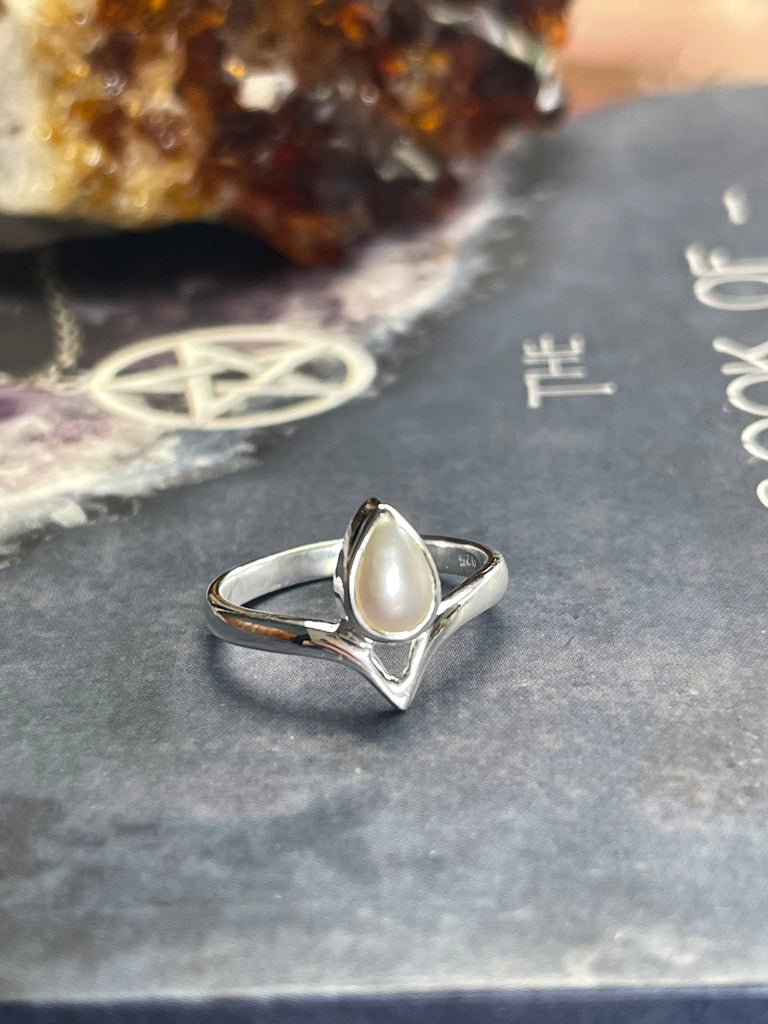 Mother of Pearl Silver Ring - Size 6 - Calming