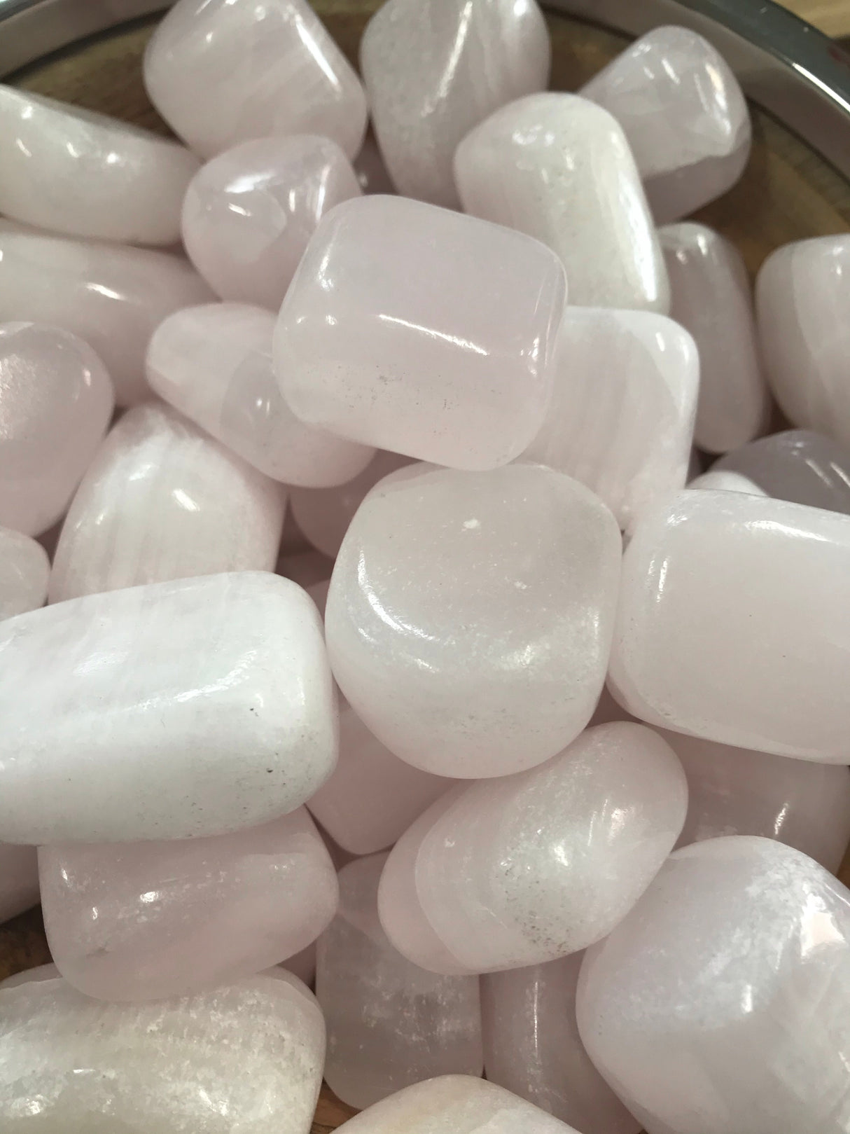 Mangano Calcite Tumbled Stone – Stone of Love, Compassion & Emotional Healing