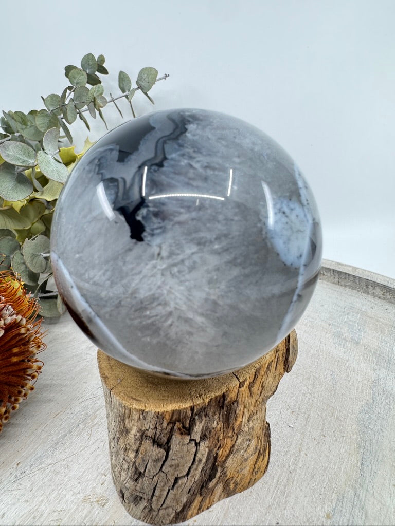 Banded Black Agate Sphere 350 g (6 cm) – Stone of Balance, Protection & Grounded Energy