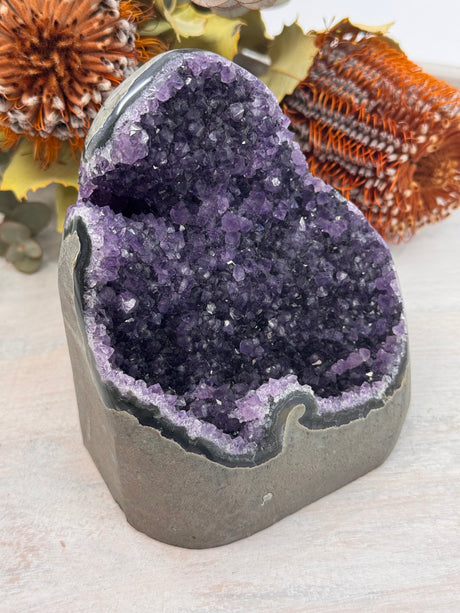 Raw Amethyst cluster with pointed tips, healing crystal for meditation and decor. Almost a amethyst mini cave.