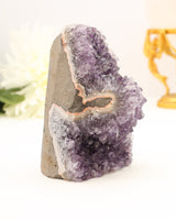 Amethyst druzy with calcite banding 1.01kg purple crystal cluster