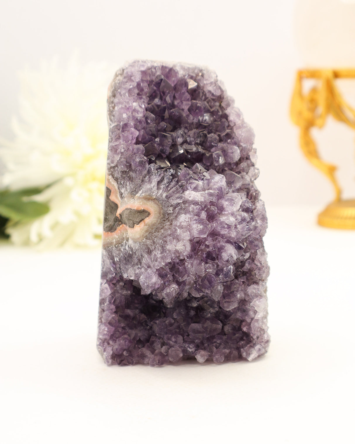 Amethyst druzy with calcite banding 1.01kg purple crystal cluster