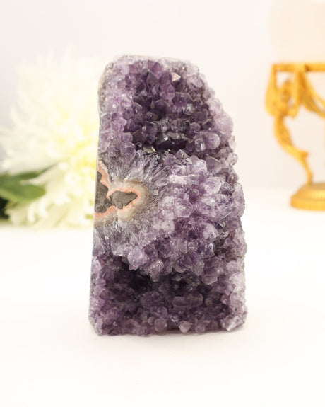 Amethyst druzy with calcite banding 1.01kg purple crystal cluster
