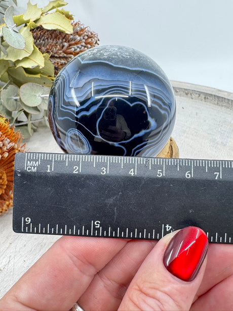 Banded Black Agate Sphere 249 g (5.5 cm) – Stone of Grounding, Balance & Emotional Protection