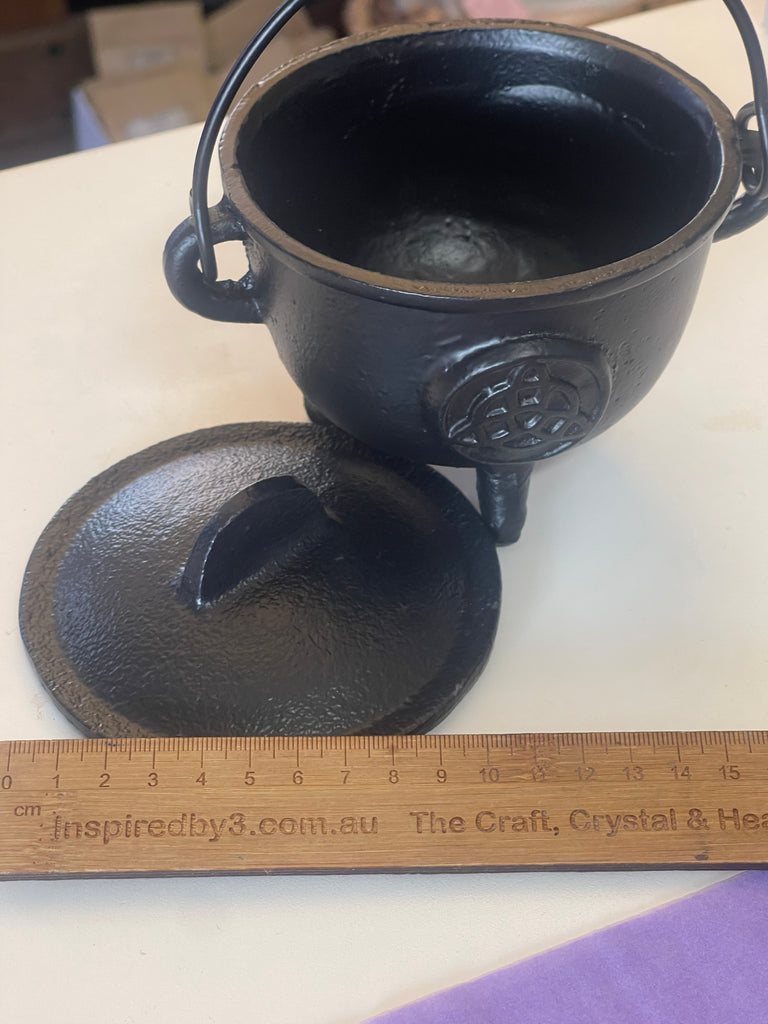 Cauldron 15cm Cast Iron - Triquetra