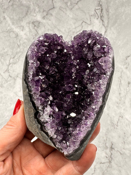 Amethyst Cluster 387g, beautiful dark purple, looks like a heart