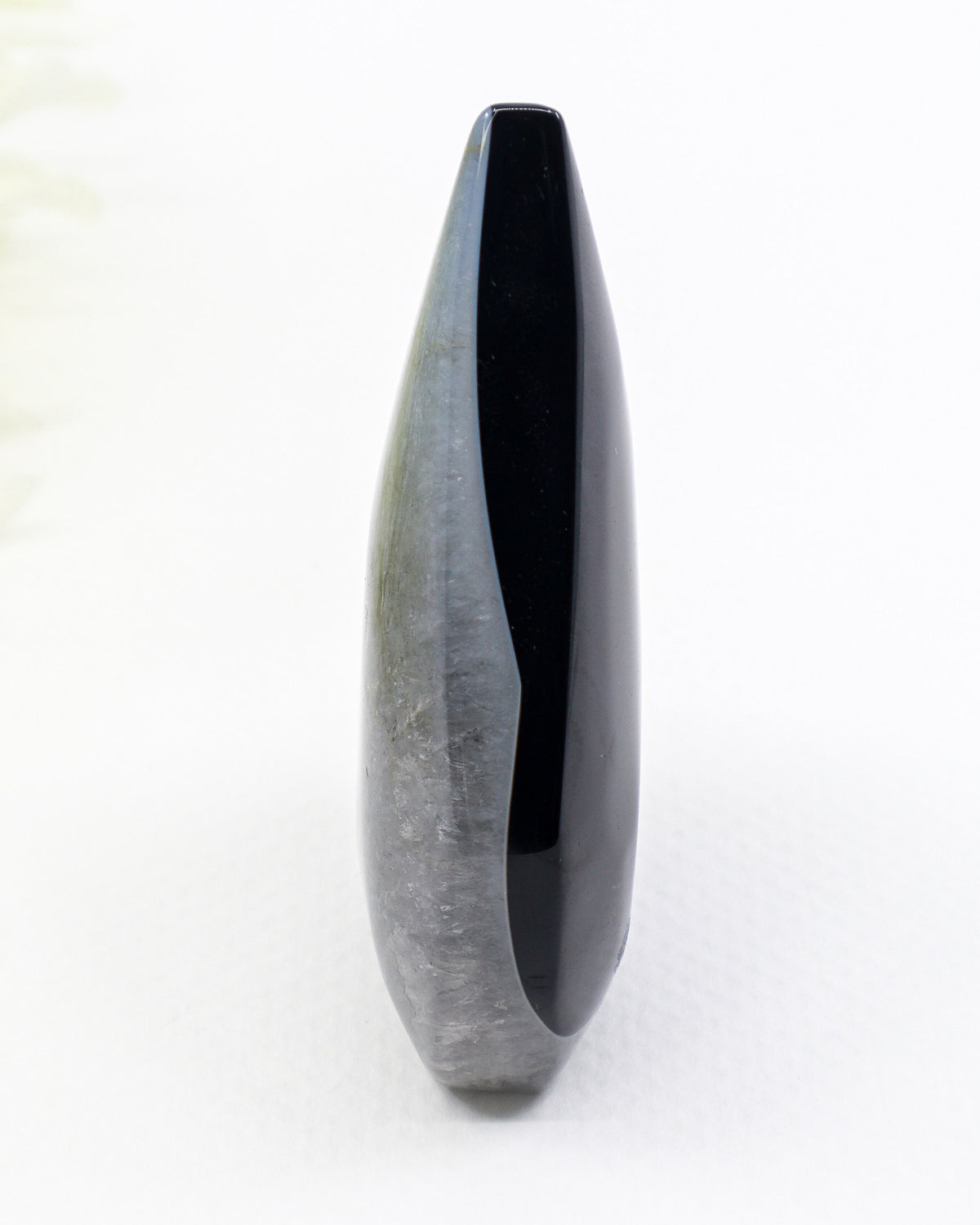 Black Banded Agate Flame 123g – Dark Moon | Protection & Grounding