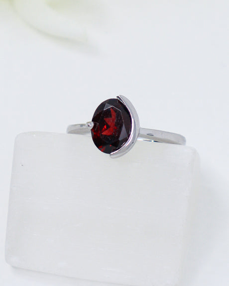 Garnet Sterling Silver Ring – Inner Flame | Size 7