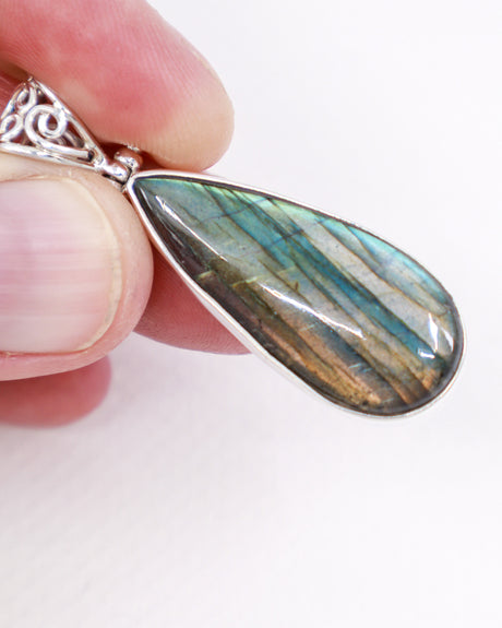 Labradorite Sterling Silver Pendant – The Shifting Veil | Intuition & Magic