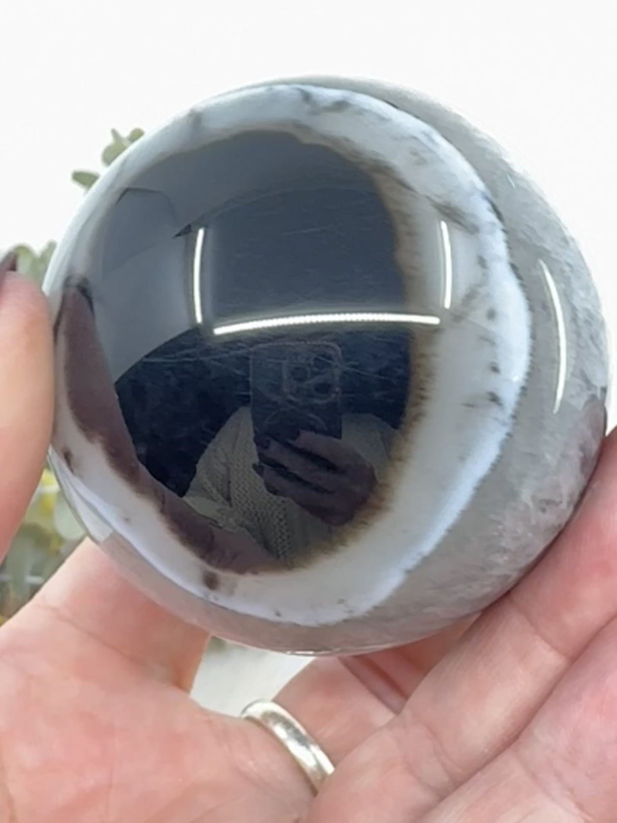Banded Black Agate Sphere 350 g (6 cm) – Stone of Balance, Protection & Grounded Energy