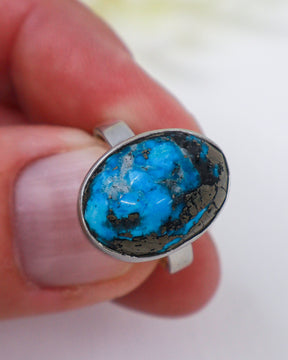 Turquoise sterling silver ring size 8 with vivid blue oval gemstone and dark matrix, spiritual protection and wisdom crystal jewellery.