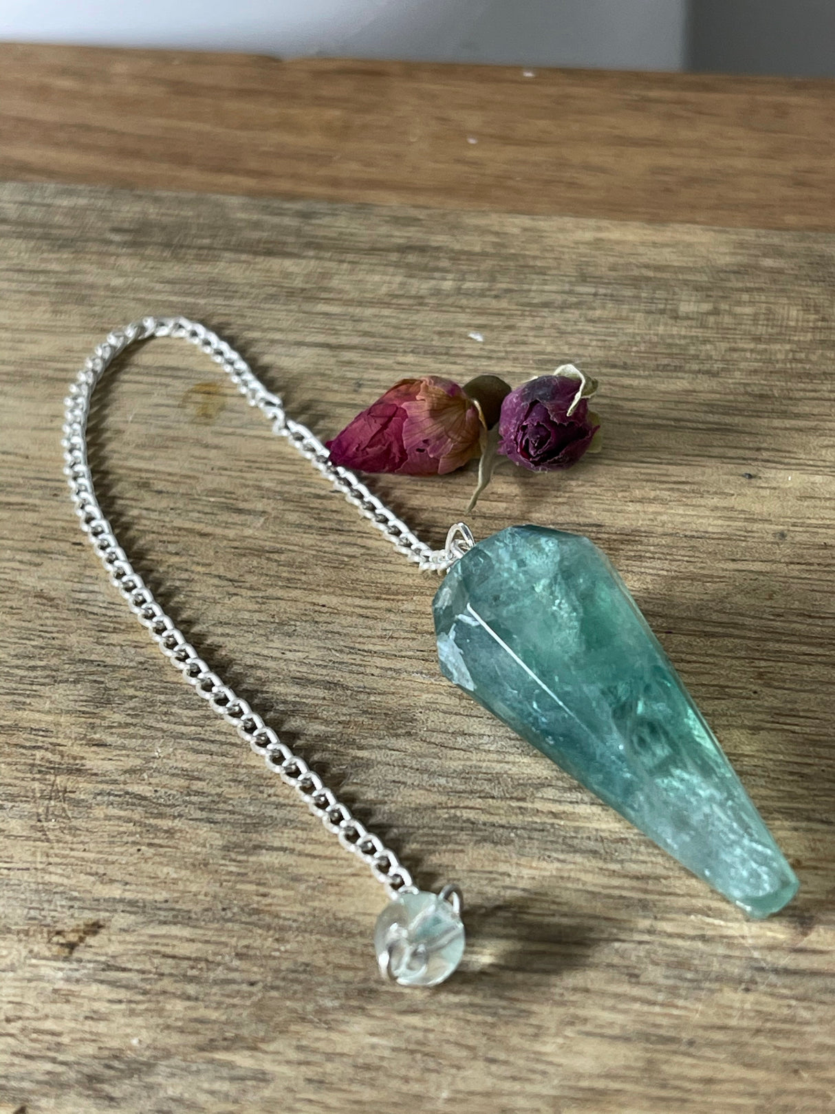 Green Fluorite Pendulum with Chakra Chain – Energy Clearing & Mental Clarity