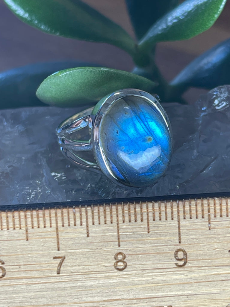 Labradorite Silvr Ring Size 7 - Magic. Protection. Transformation