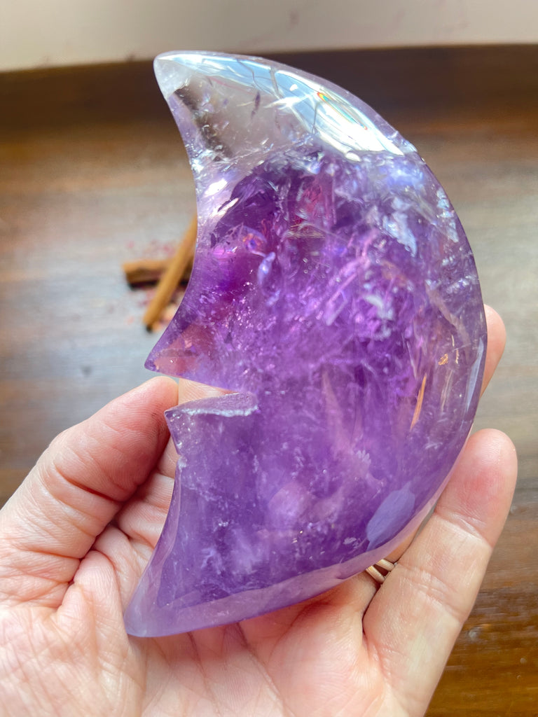 Amethyst Puffy Moon 277g - Protection & Intuition