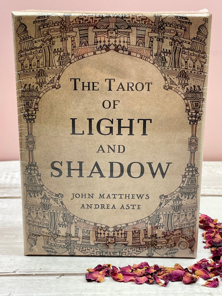 The Tarot of Light and Shadow - John Matthews; Andrea Aste